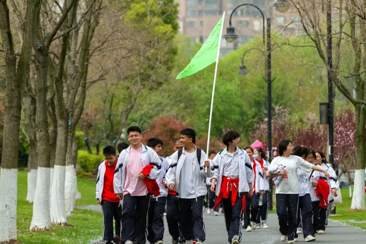 江蘇南京青少年叛逆管教學(xué)校-解決8-18歲青少年網(wǎng)癮、叛逆、早戀問(wèn)題-圖2